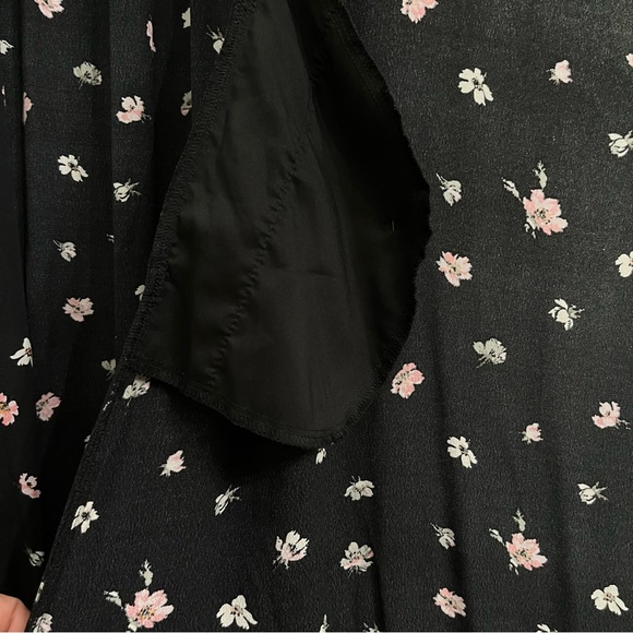 GAP Floral Print Wrap V Neck COLOR BLACK - Picture 7 of 14